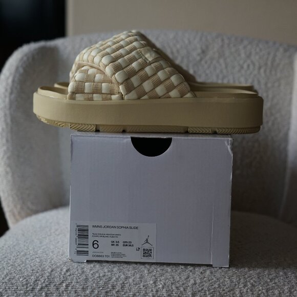 BRAND NEW WOMEN'S JORDAN SOPHIA SLIDE SIZE 6 - Picture 1 of 5